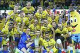 Tutta la squadra gioisce per la 3a Supercoppa